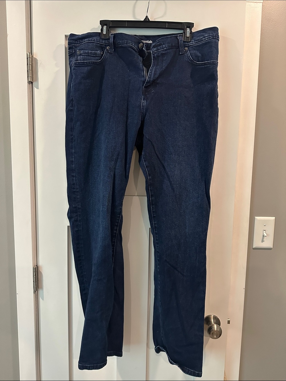 Amazon Essentials Men's Straight Leg Jeans in Indigo Blue